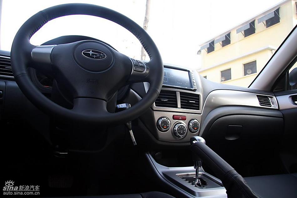 斯巴鲁三厢翼豹内饰