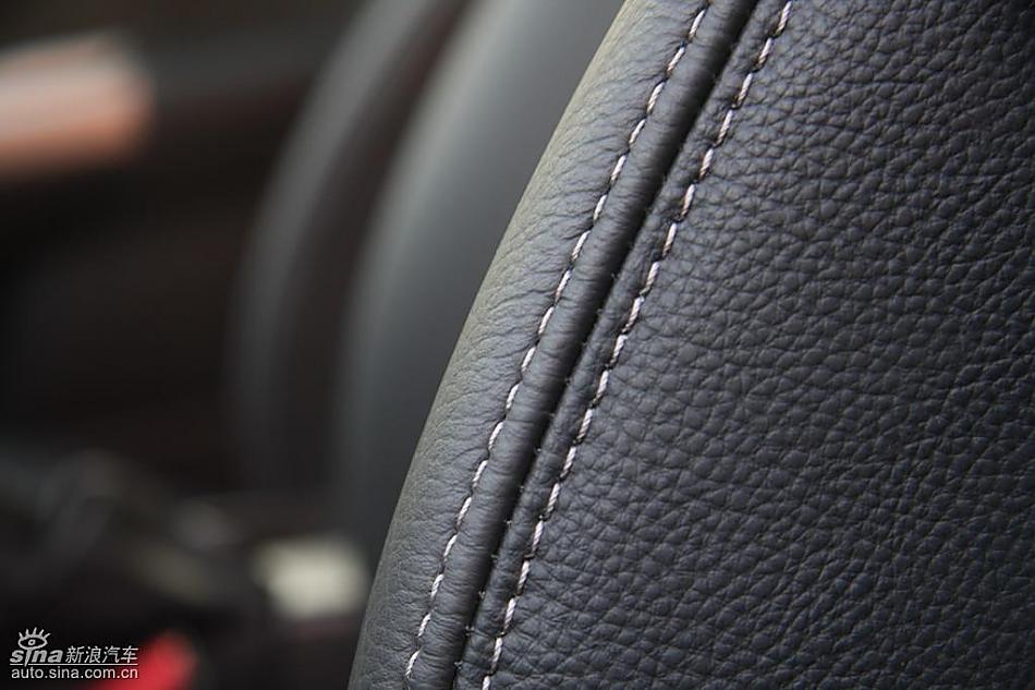 斯巴鲁三厢翼豹内饰