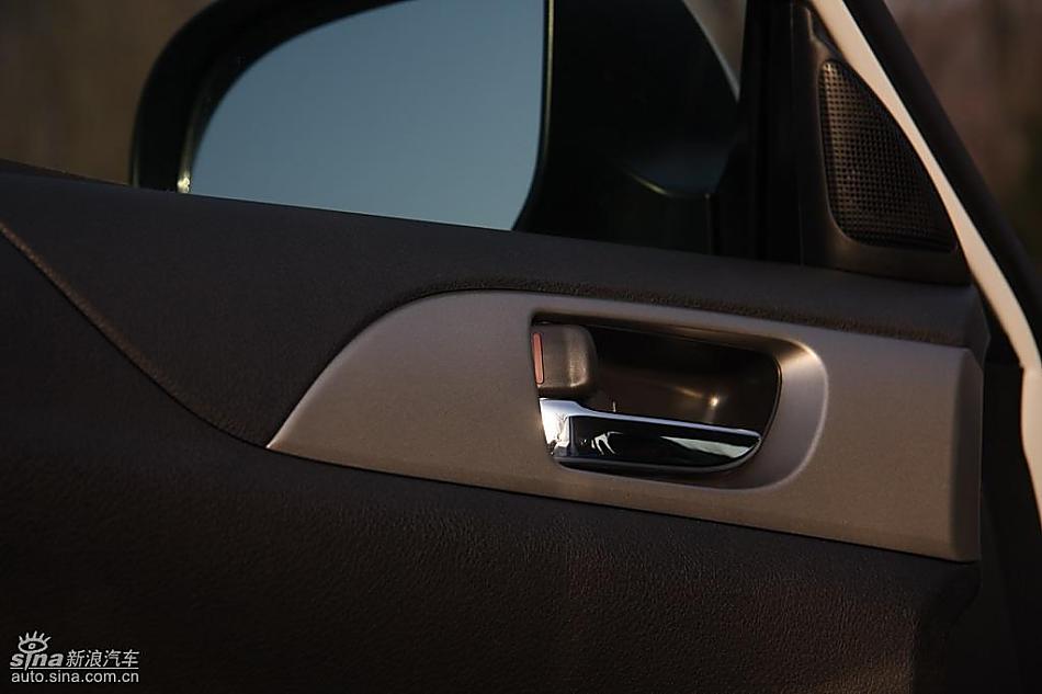 斯巴鲁三厢翼豹内饰