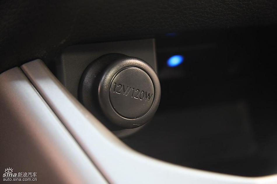 斯巴鲁三厢翼豹内饰