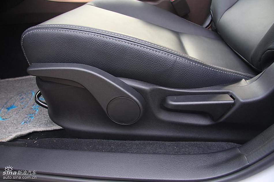 斯巴鲁三厢翼豹内饰