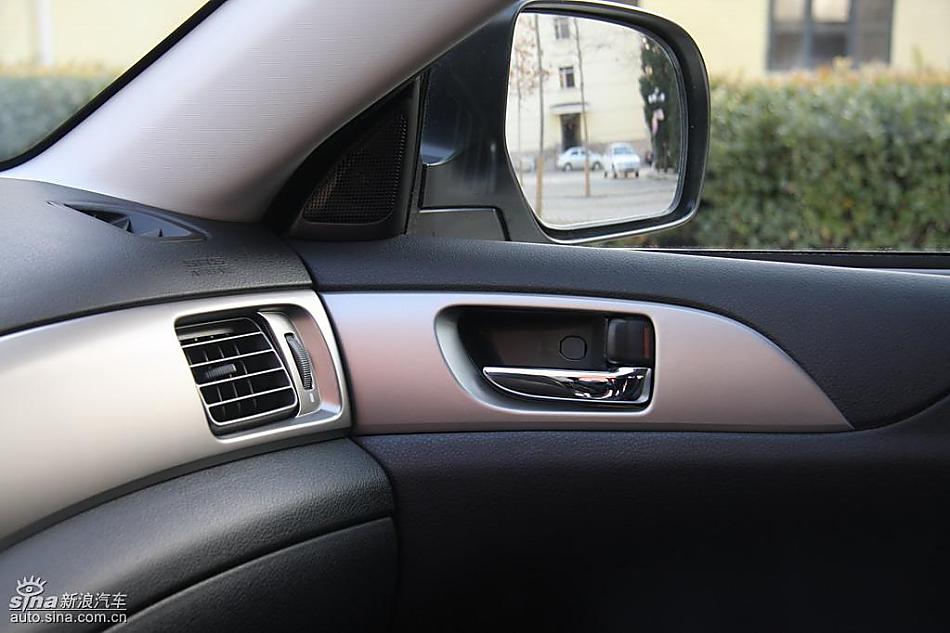 斯巴鲁三厢翼豹内饰