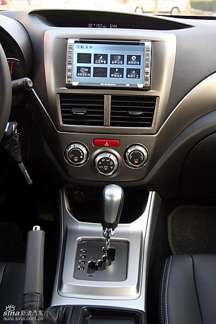 斯巴鲁三厢翼豹内饰