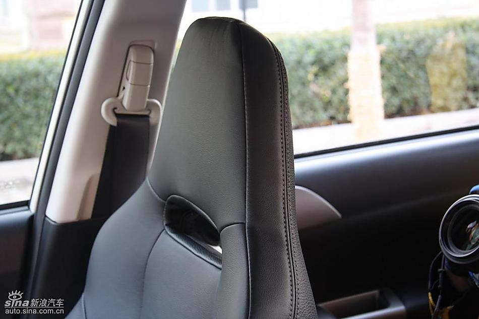 斯巴鲁三厢翼豹内饰