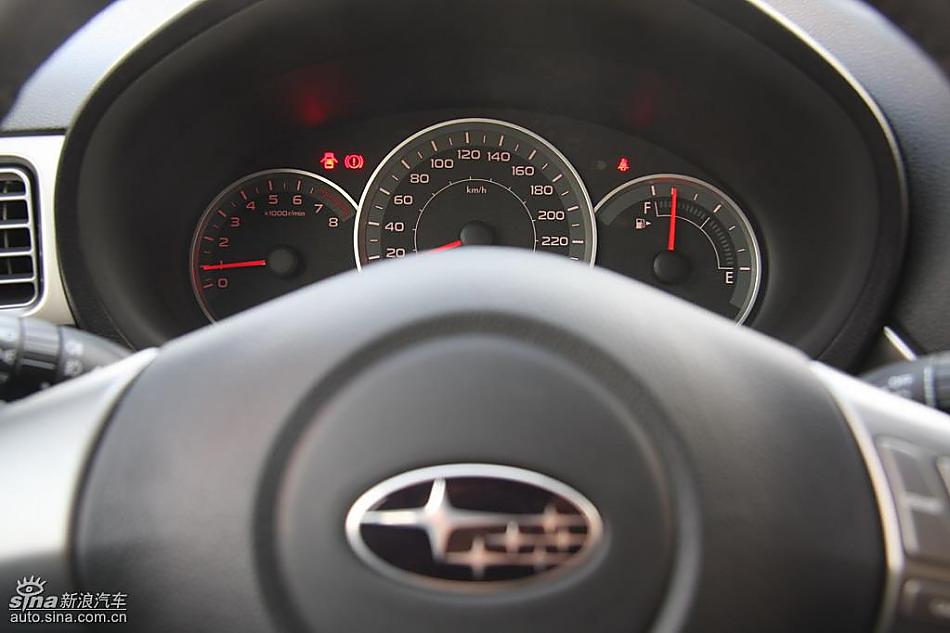 斯巴鲁三厢翼豹内饰