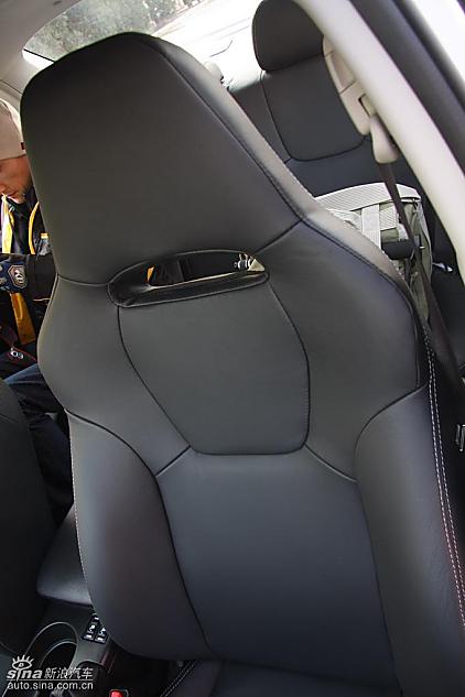 斯巴鲁三厢翼豹内饰