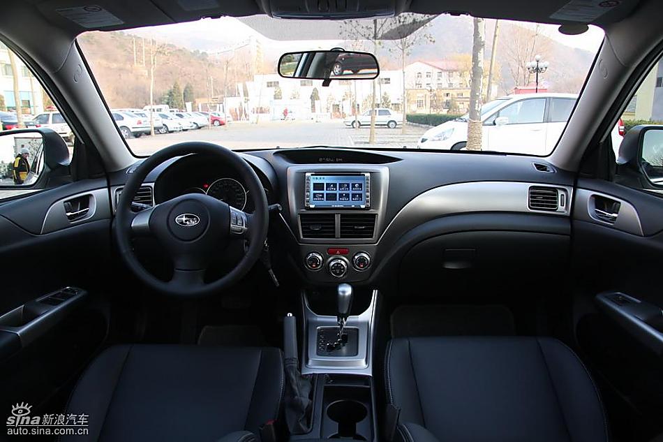 斯巴鲁三厢翼豹内饰