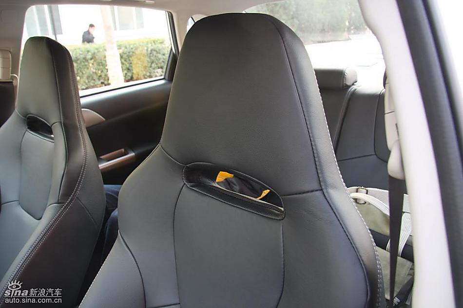 斯巴鲁三厢翼豹内饰