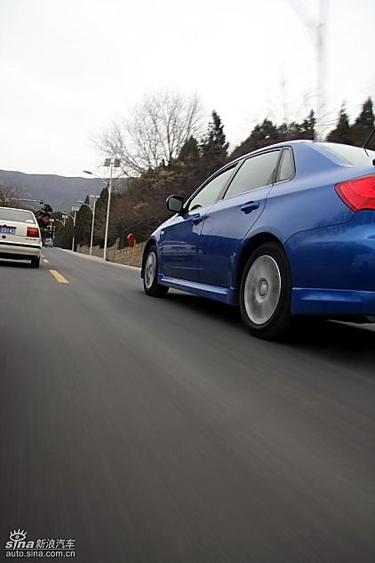 斯巴鲁三厢翼豹外观