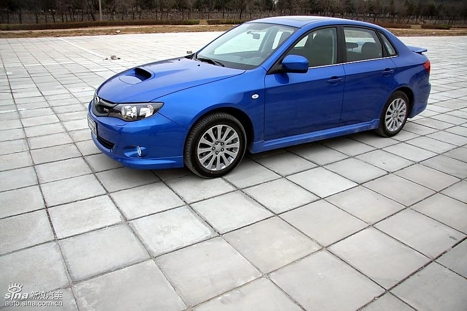 斯巴鲁三厢翼豹外观