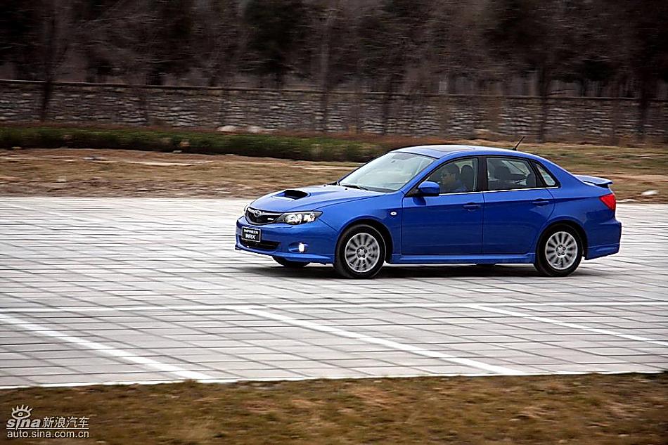 斯巴鲁三厢翼豹外观