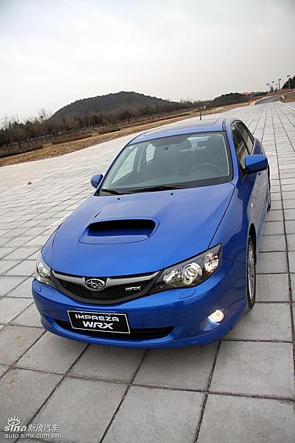斯巴鲁三厢翼豹外观