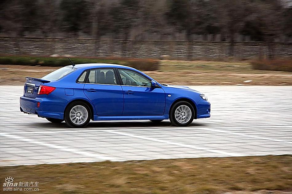 斯巴鲁三厢翼豹外观