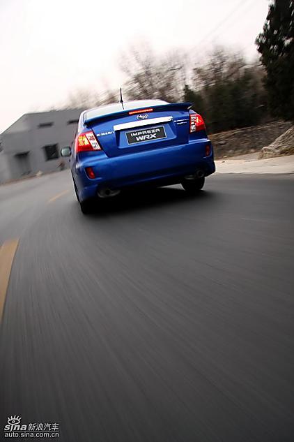 斯巴鲁三厢翼豹外观