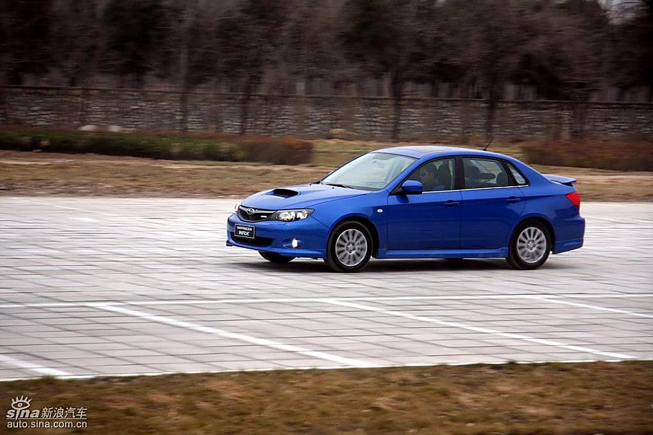 斯巴鲁三厢翼豹外观