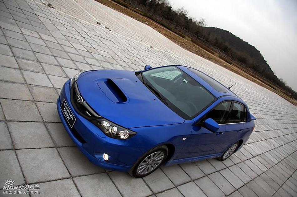 斯巴鲁三厢翼豹外观