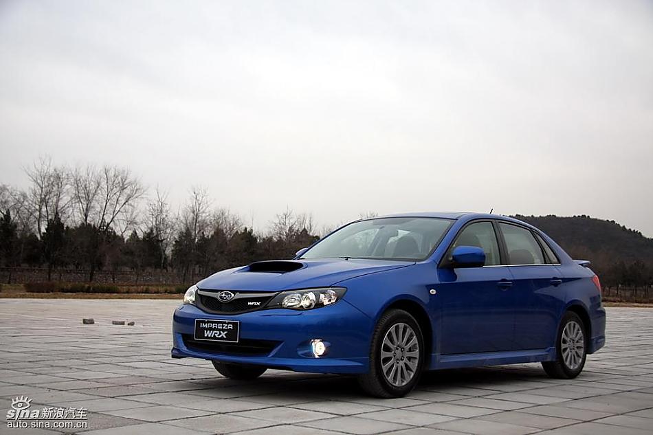 斯巴鲁三厢翼豹外观