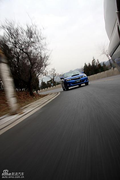 斯巴鲁三厢翼豹外观