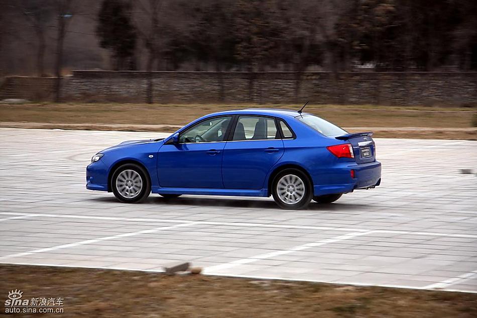 斯巴鲁三厢翼豹外观