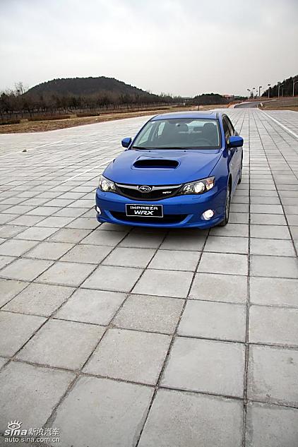 斯巴鲁三厢翼豹外观
