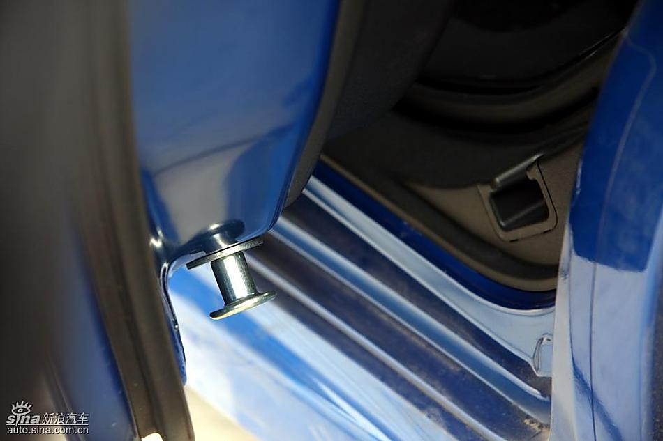 斯巴鲁三厢翼豹外观