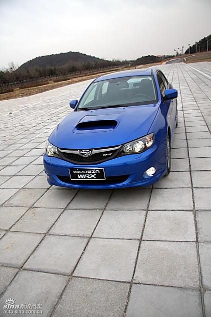 斯巴鲁三厢翼豹外观