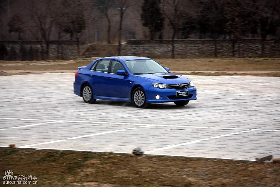 斯巴鲁三厢翼豹外观