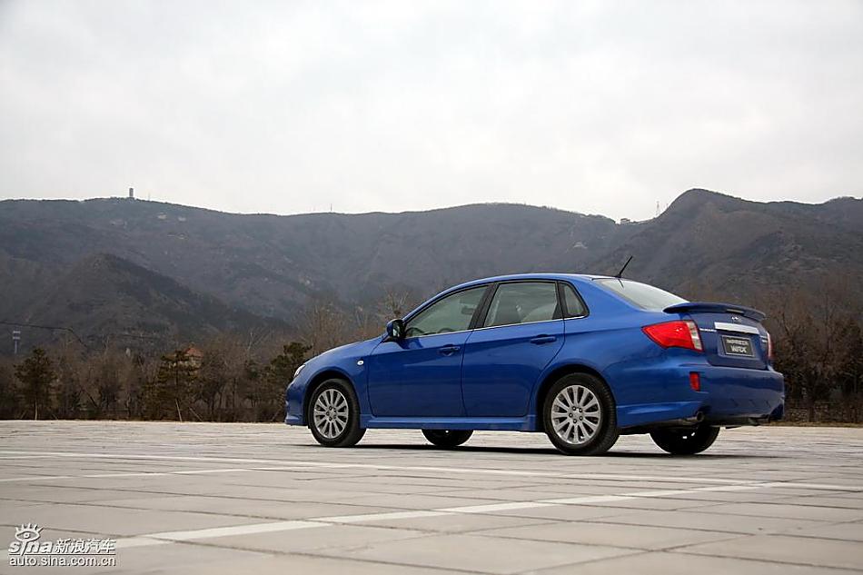 斯巴鲁三厢翼豹外观