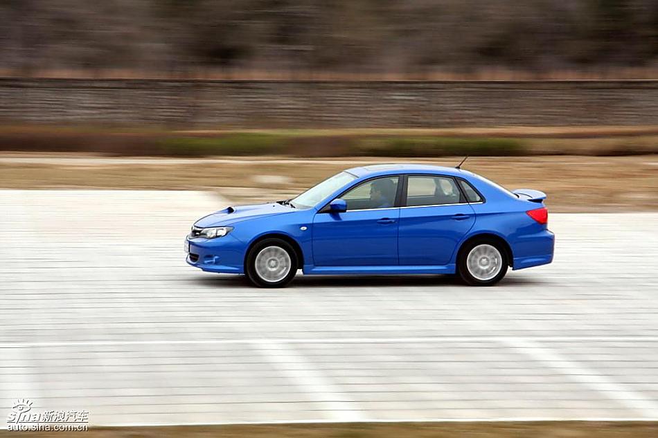 斯巴鲁三厢翼豹外观