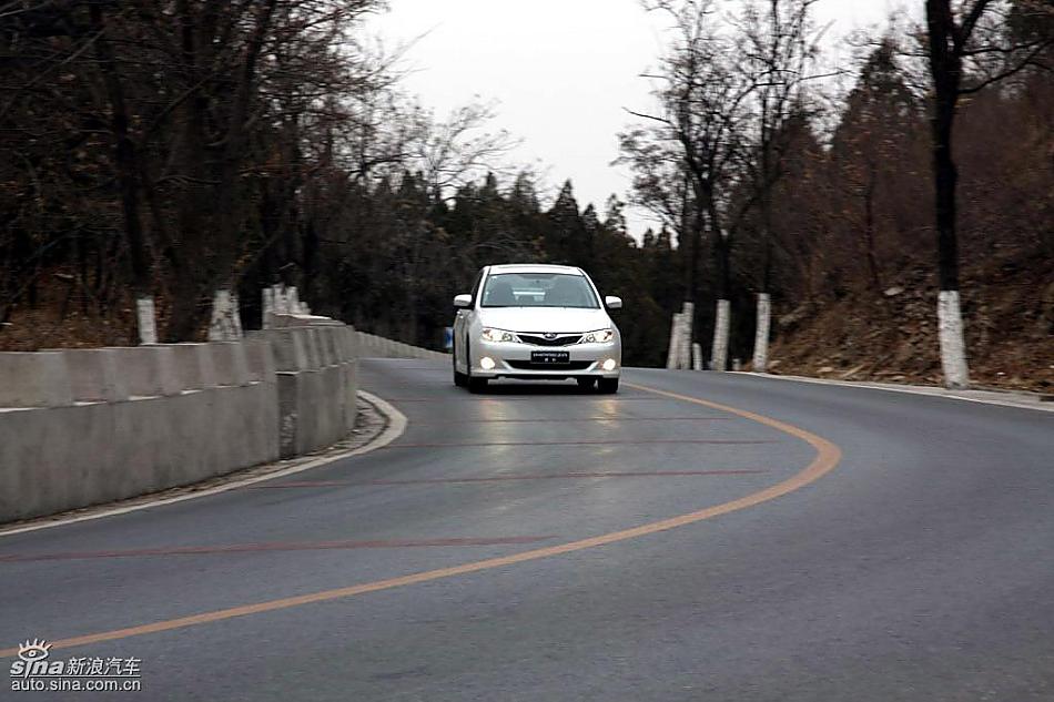 斯巴鲁三厢翼豹外观