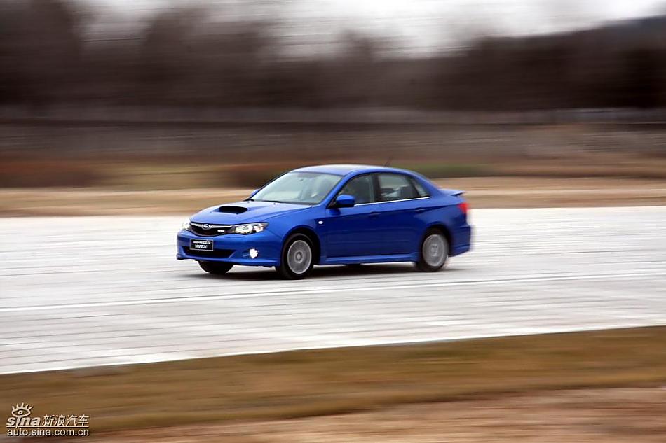 斯巴鲁三厢翼豹外观