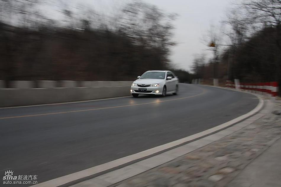 斯巴鲁三厢翼豹外观