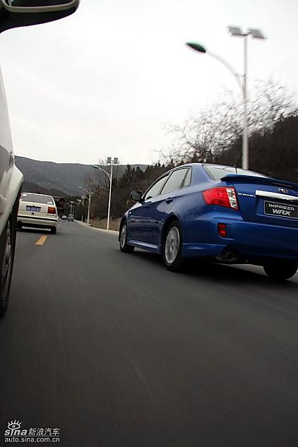 斯巴鲁三厢翼豹外观
