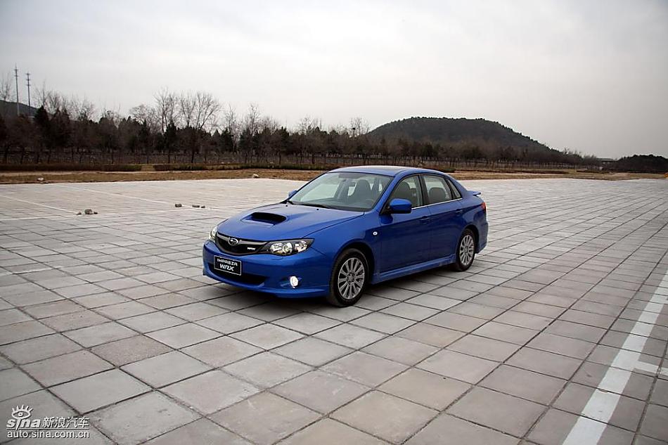 斯巴鲁三厢翼豹外观