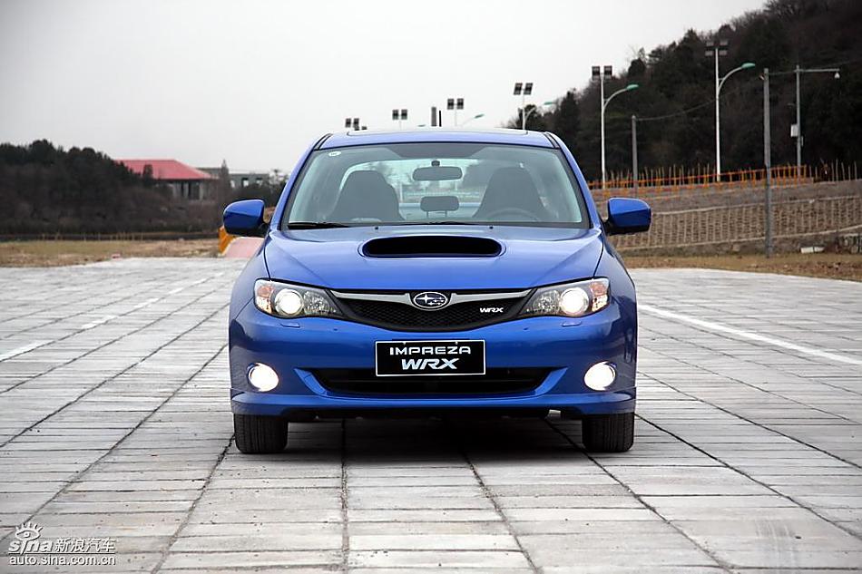 斯巴鲁三厢翼豹外观