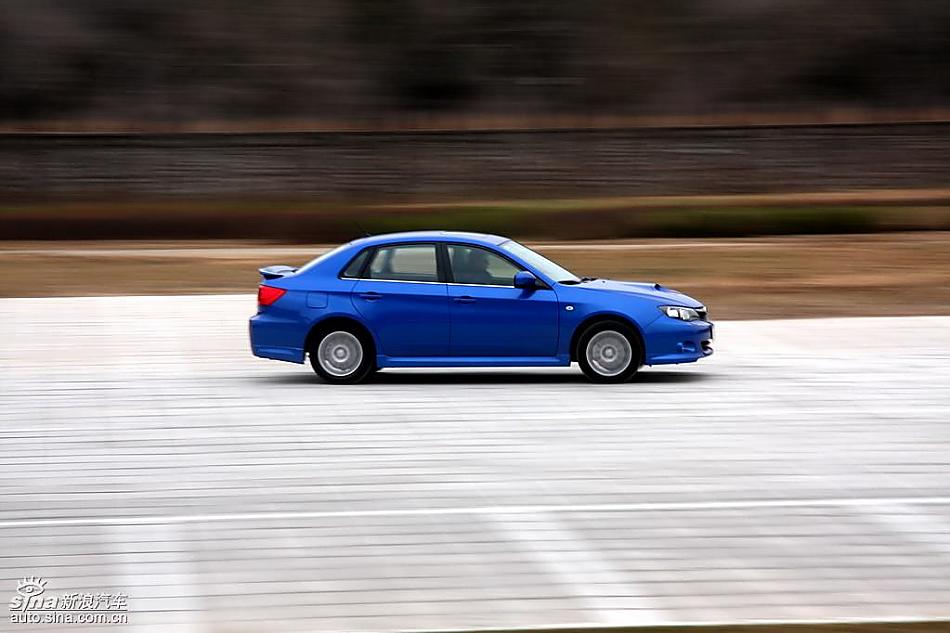 斯巴鲁三厢翼豹外观