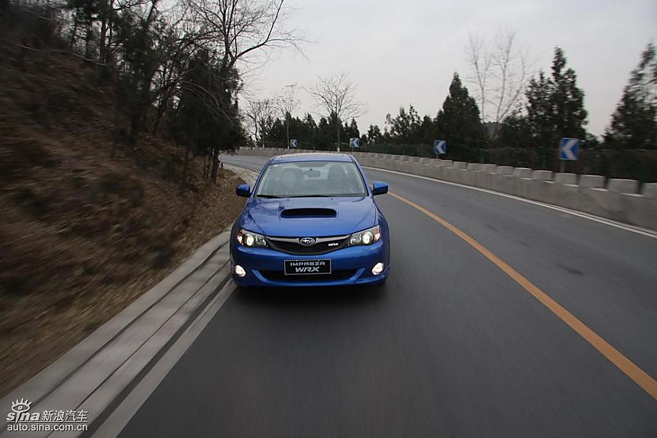 斯巴鲁三厢翼豹外观