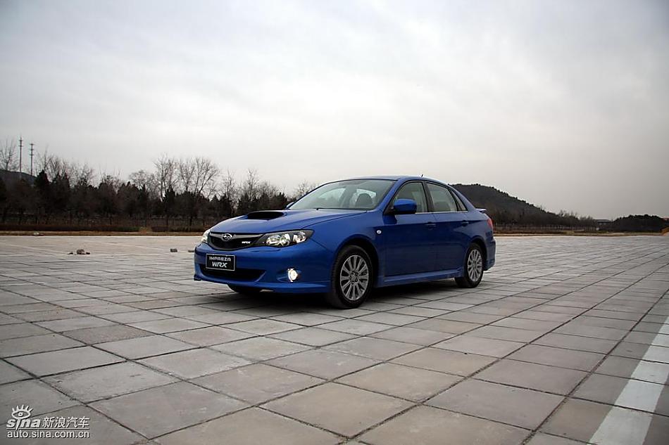 斯巴鲁三厢翼豹外观