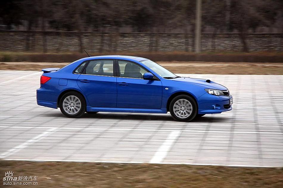 斯巴鲁三厢翼豹外观