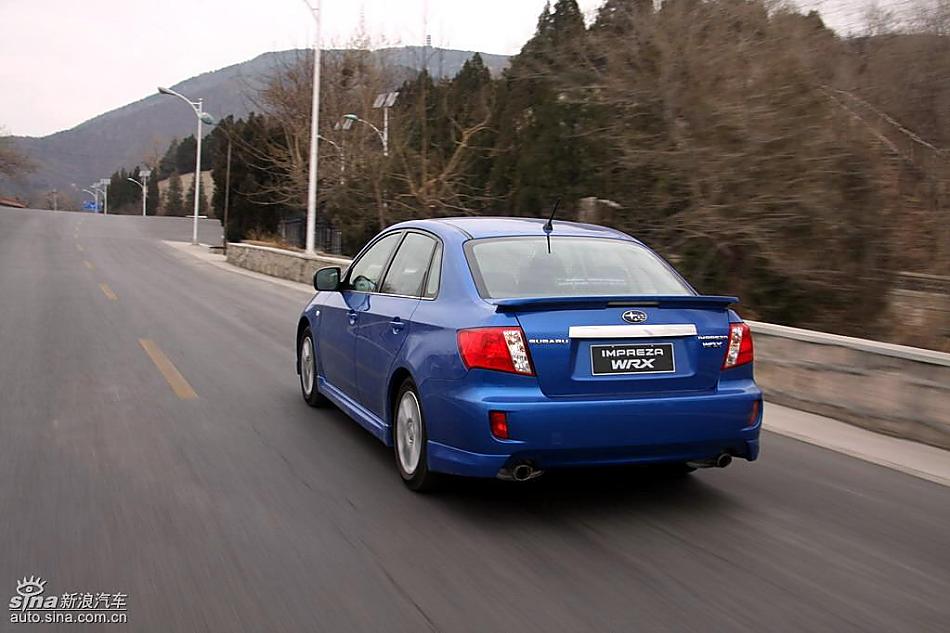 斯巴鲁三厢翼豹外观