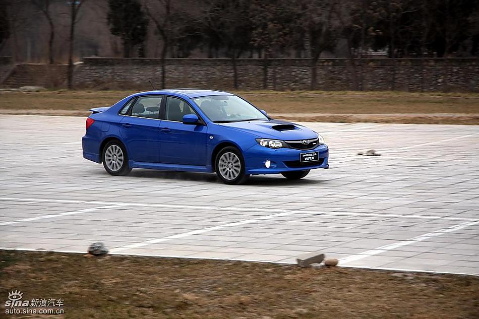 斯巴鲁三厢翼豹外观