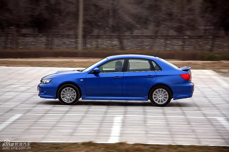 斯巴鲁三厢翼豹外观