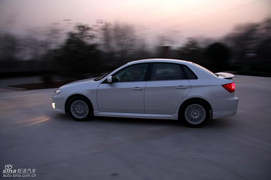 斯巴鲁三厢翼豹外观