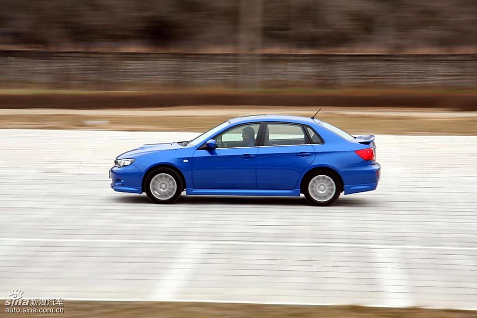 斯巴鲁三厢翼豹外观