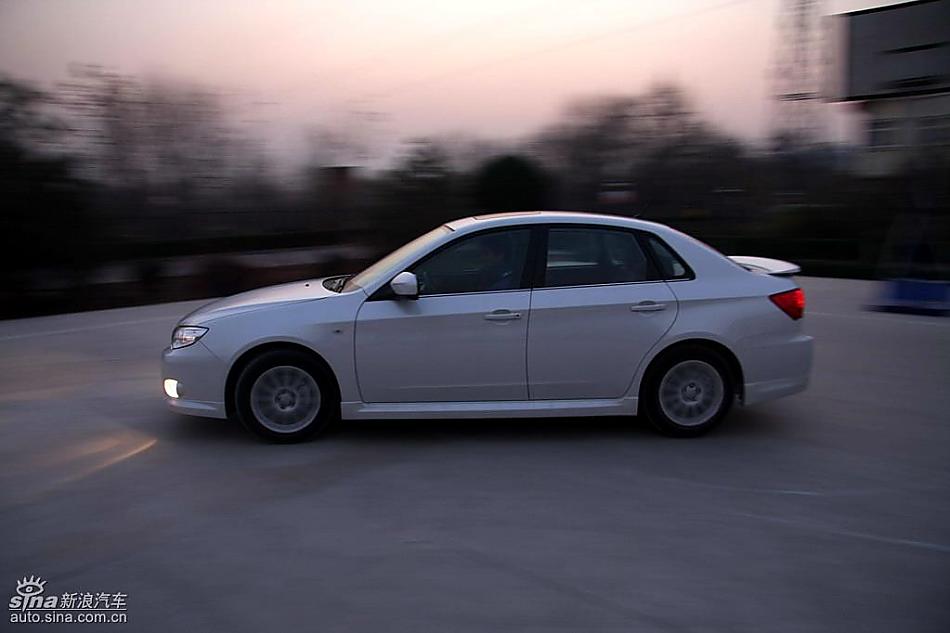 斯巴鲁三厢翼豹外观