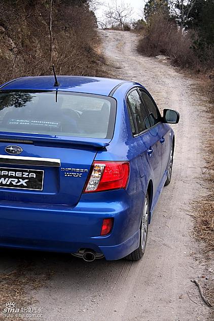 斯巴鲁三厢翼豹外观