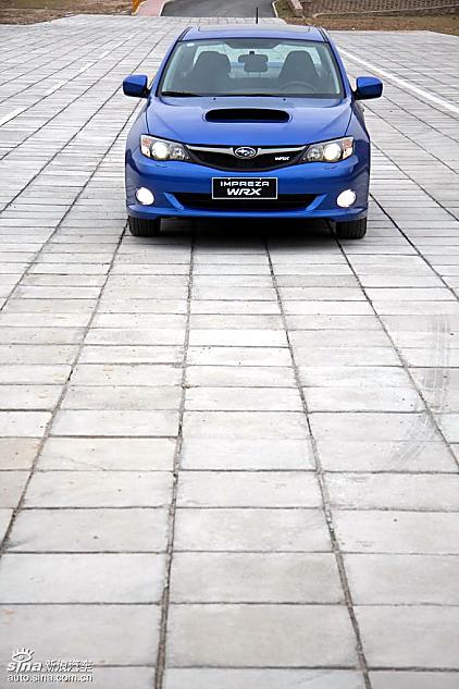 斯巴鲁三厢翼豹外观