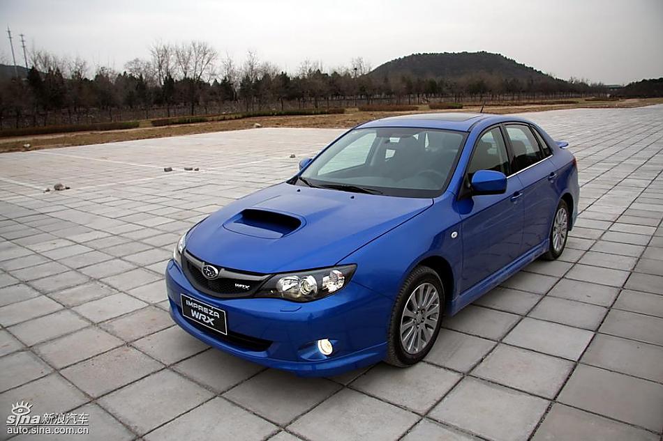 斯巴鲁三厢翼豹外观
