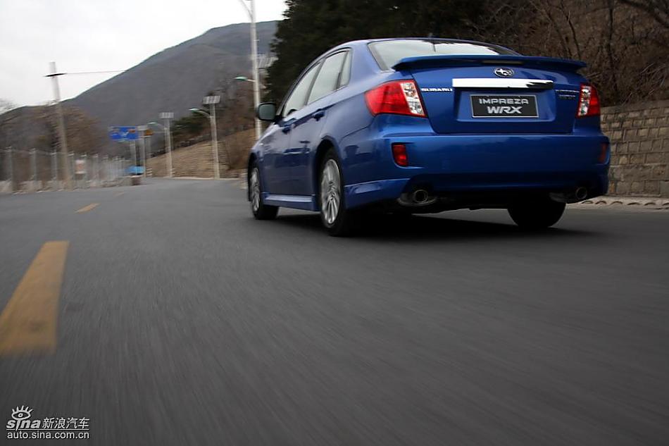 斯巴鲁三厢翼豹外观