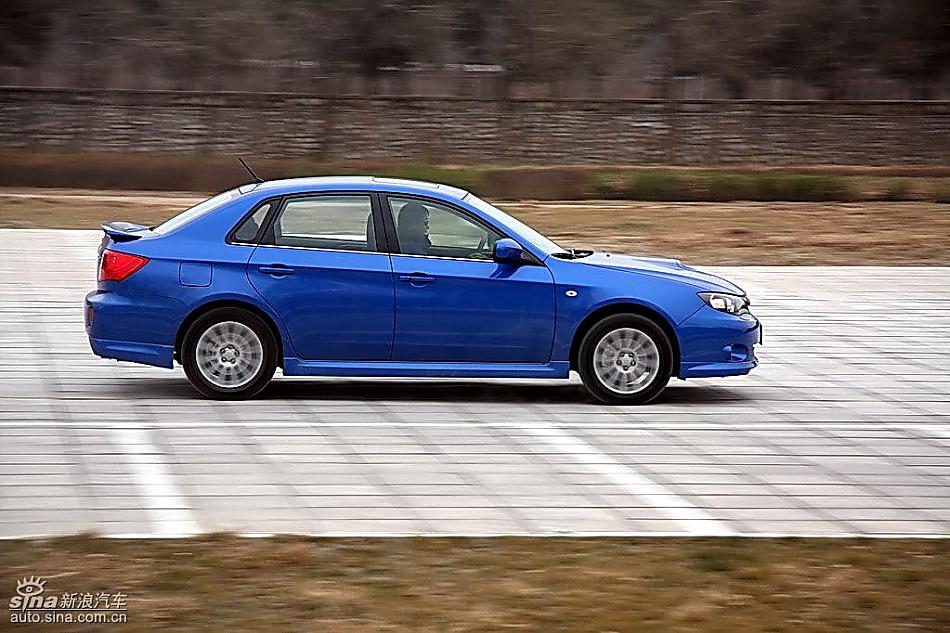 斯巴鲁三厢翼豹外观